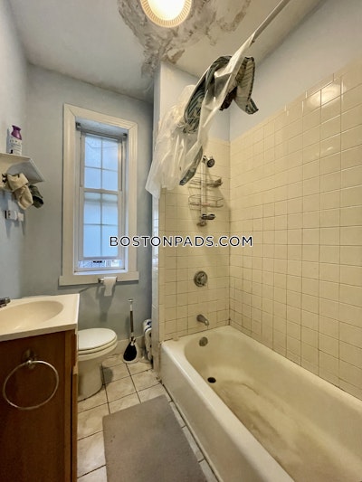 Brookline 3 Bed 1 Bath BROOKLINE- BOSTON UNIVERSITY $4,750  Boston University - $5,100