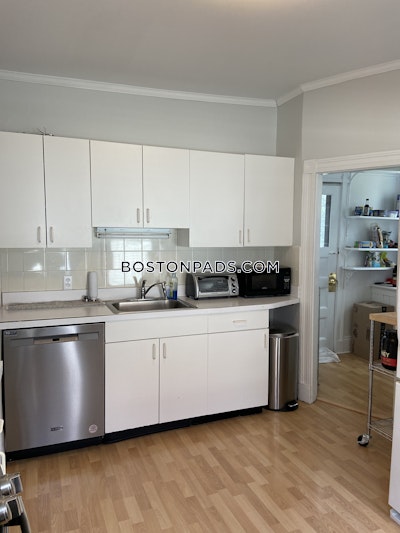 Somerville 3bed/1bath Very sunny spacious Near T front and rear porches new kitchen large backyard area laundry, Driveway avail for $100 month  West Somerville/ Teele Square - $3,500 No Fee