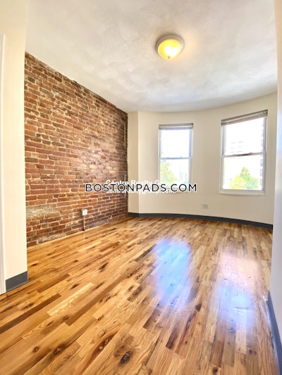 Mission Hill Excellent 3 bed 1 bath available 9/1 on Huntington Ave in Mission Hill! Boston - $4,500