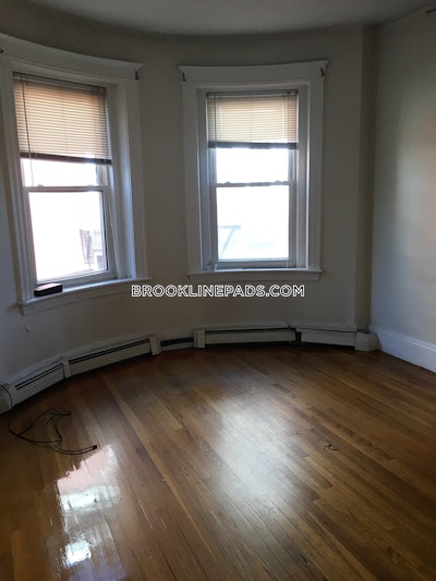 Brookline 1 Bed 1 Bath BROOKLINE- WASHINGTON SQUARE $2,150  Washington Square - $2,200