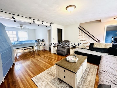 Brookline 3 Beds 3 Baths  Chestnut Hill - $5,000