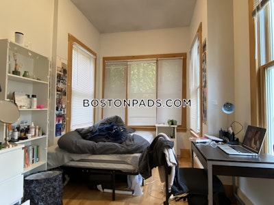 Somerville 5 Beds 1 Bath  Tufts - $6,375